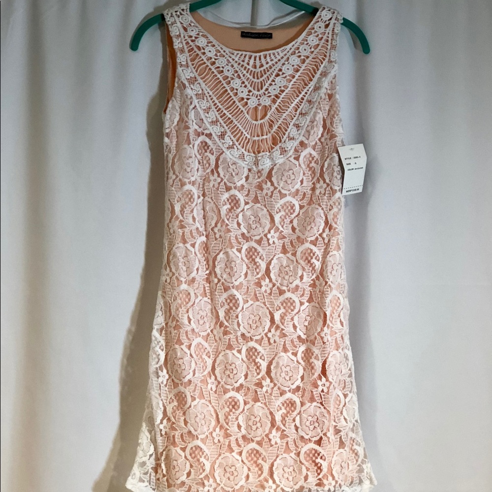NWT Madison Paige Lace Dress Size Small